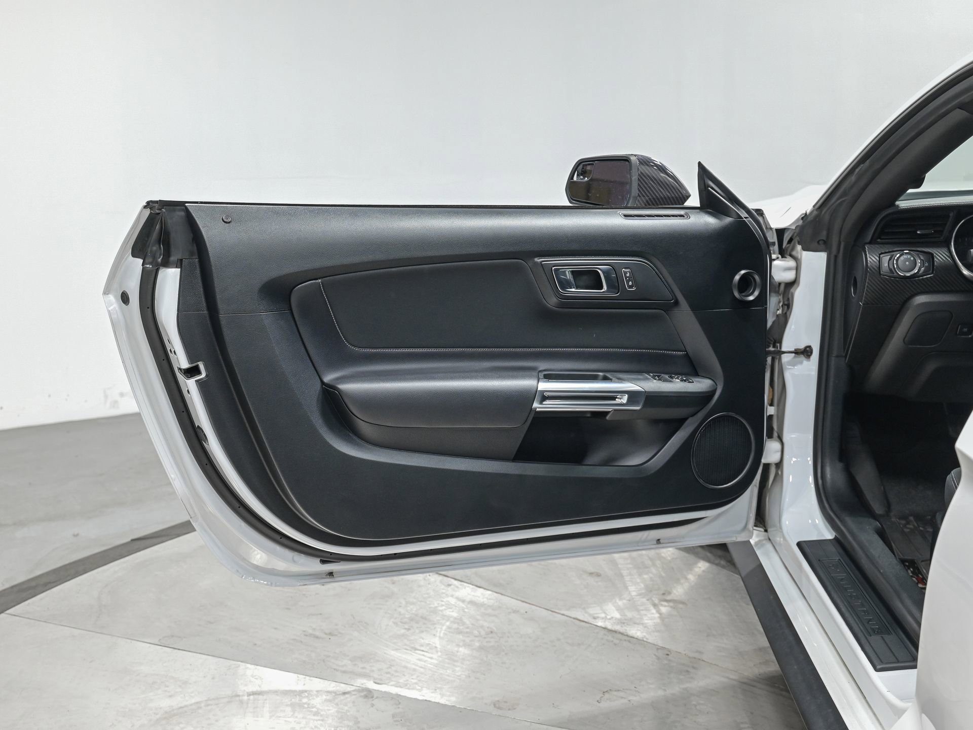Used 2020 Ford Mustang Coupe RWD image 12