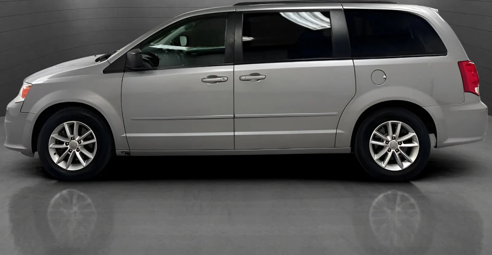 Used 2017 Dodge Grand Caravan SXT w/ Quick Order Package 29G SXT FWD image 8