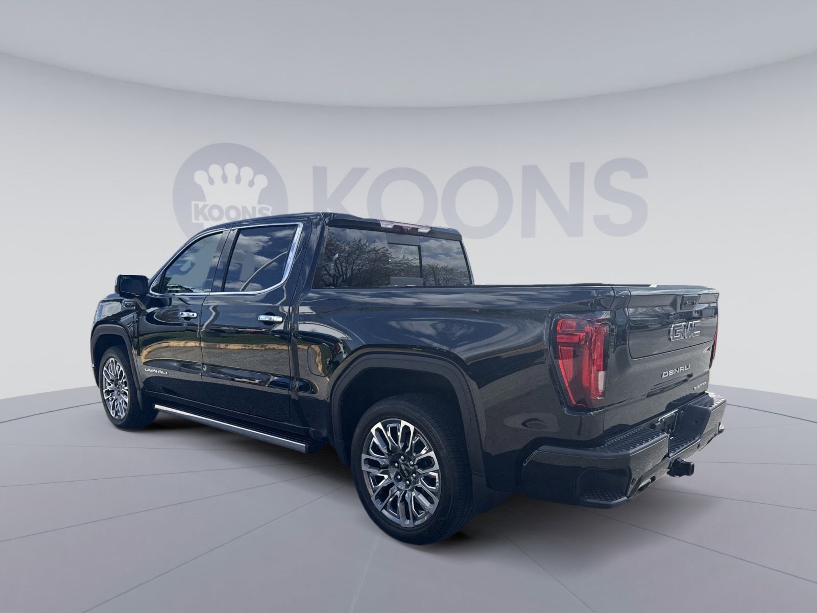 Used 2025 GMC Sierra 1500 Denali Ultimate AWD/4WD image 4