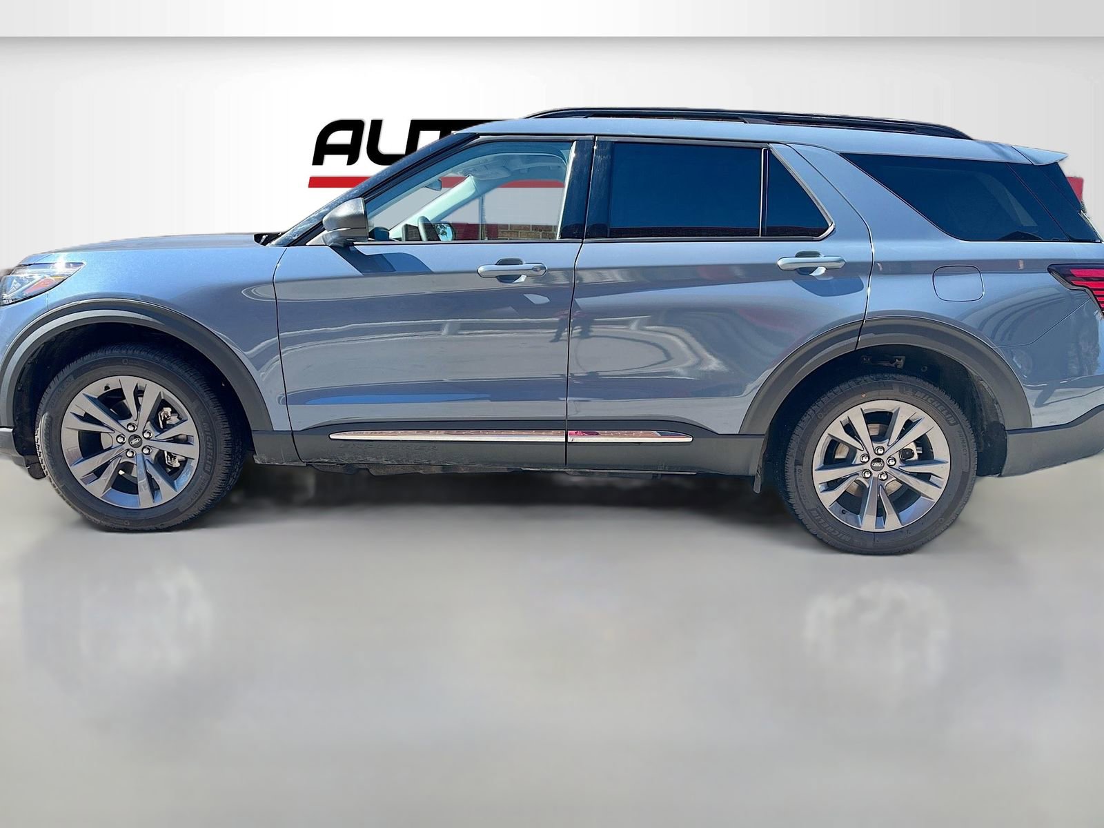 Used 2025 Ford Explorer Active w/ Active Comfort Package AWD/4WD image 4