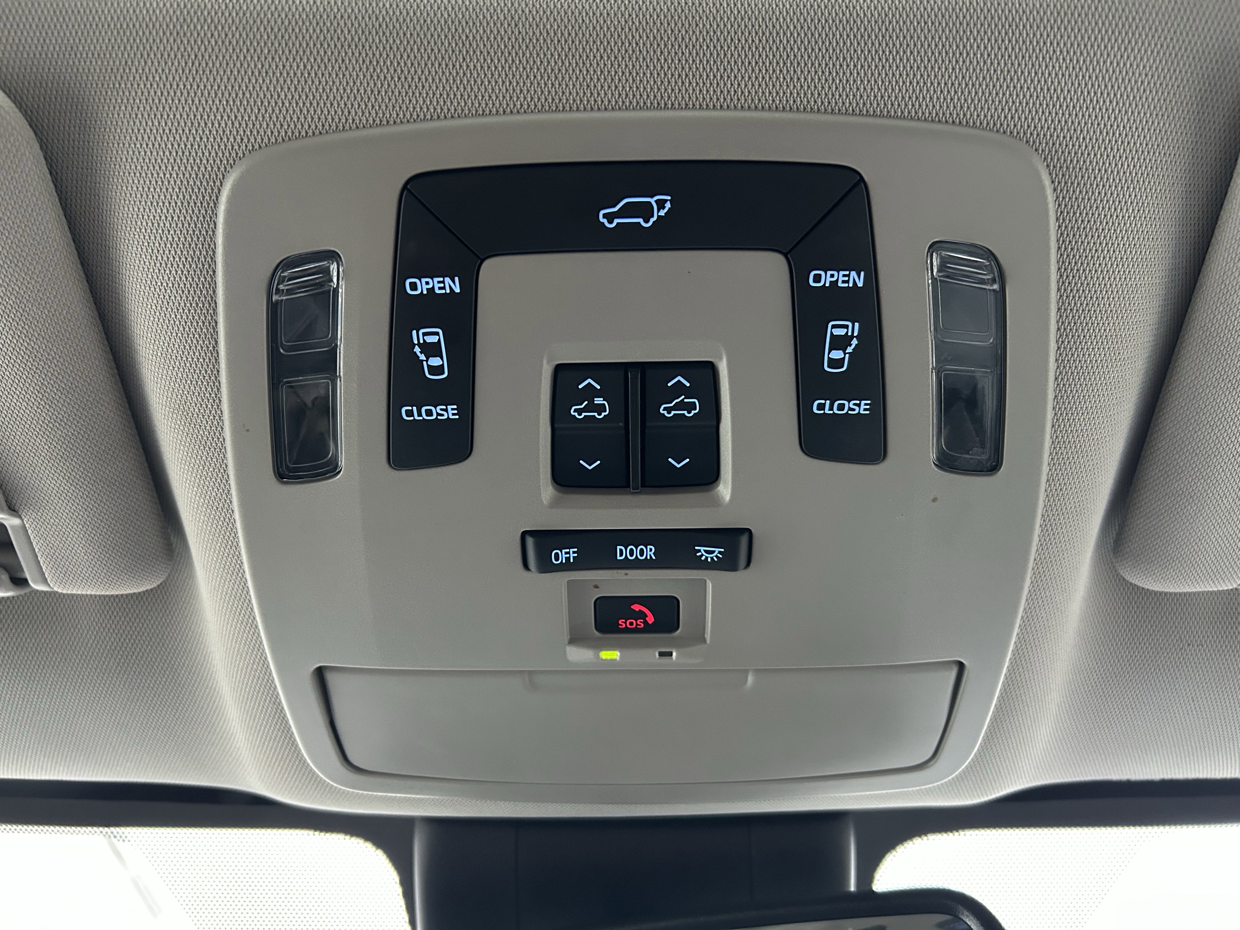 Certified 2024 Toyota Sienna XLE FWD image 35