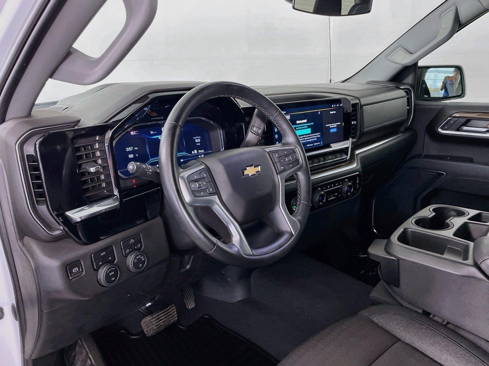 Used 2024 Chevrolet Silverado 1500 LT AWD/4WD image 11