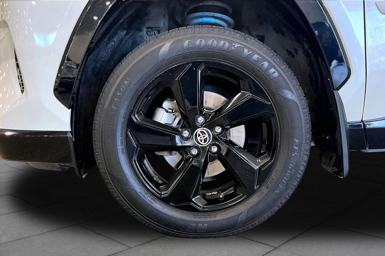 Used 2021 Toyota RAV4 XSE AWD/4WD image 11