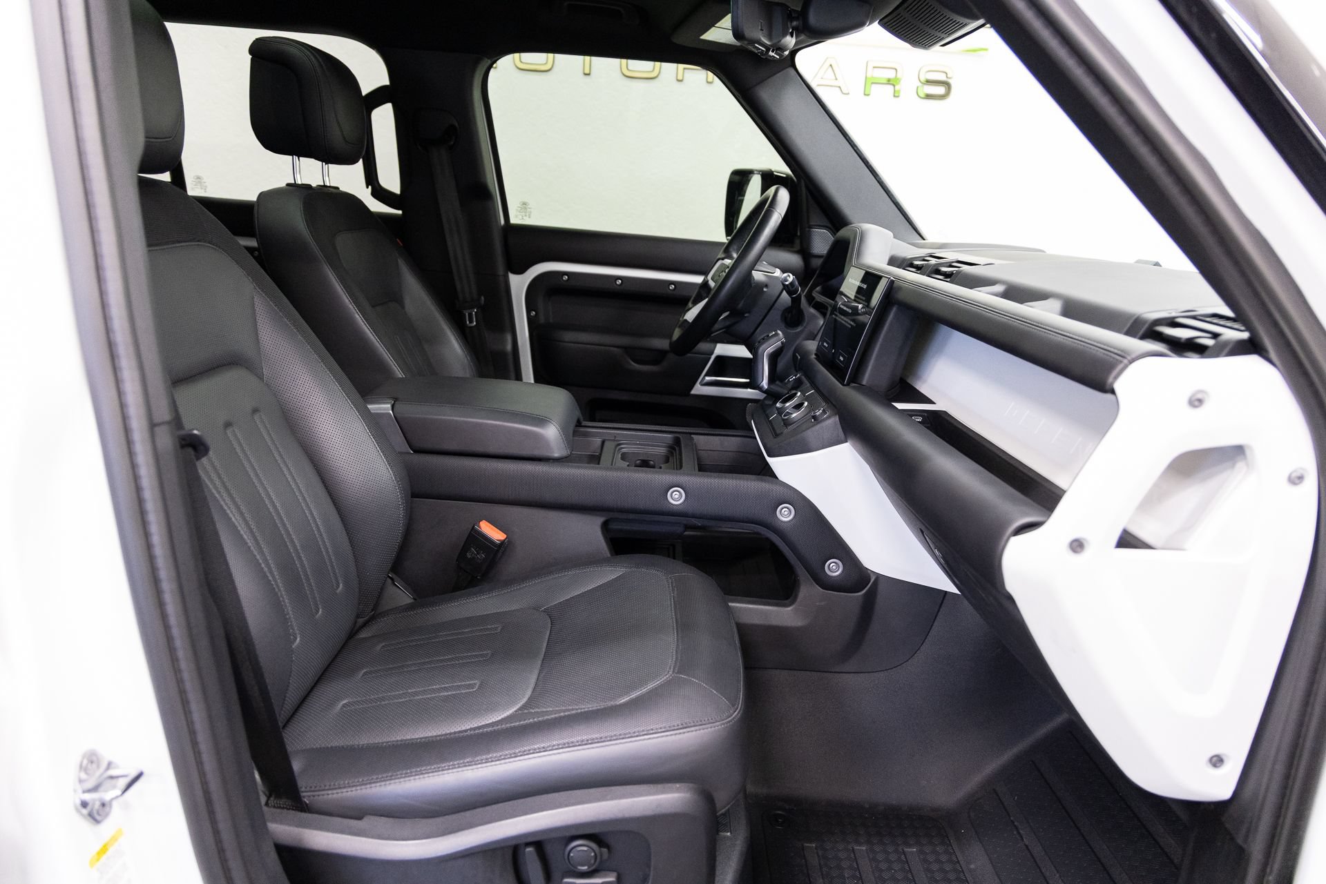 Used 2022 Land Rover Defender 110 X-Dynamic HSE AWD/4WD image 14