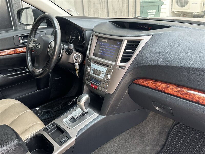 Used 2012 Subaru Outback 3.6R Limited AWD/4WD image 8