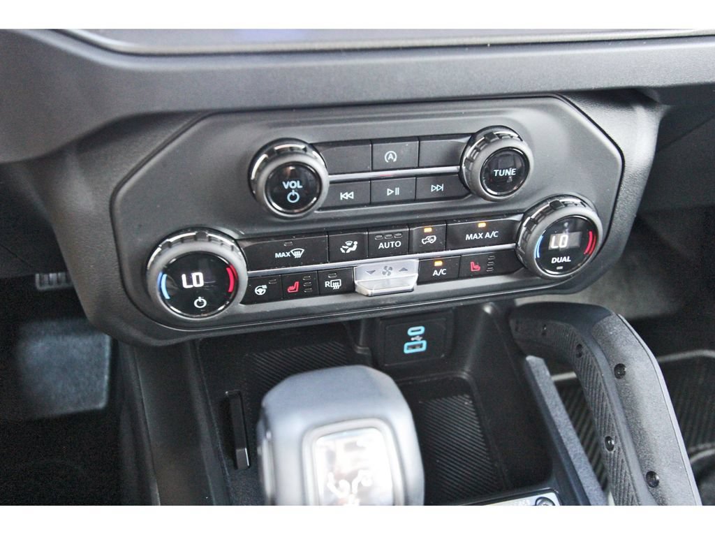Used 2025 Ford Bronco Badlands w/ Sasquatch Package AWD/4WD image 16