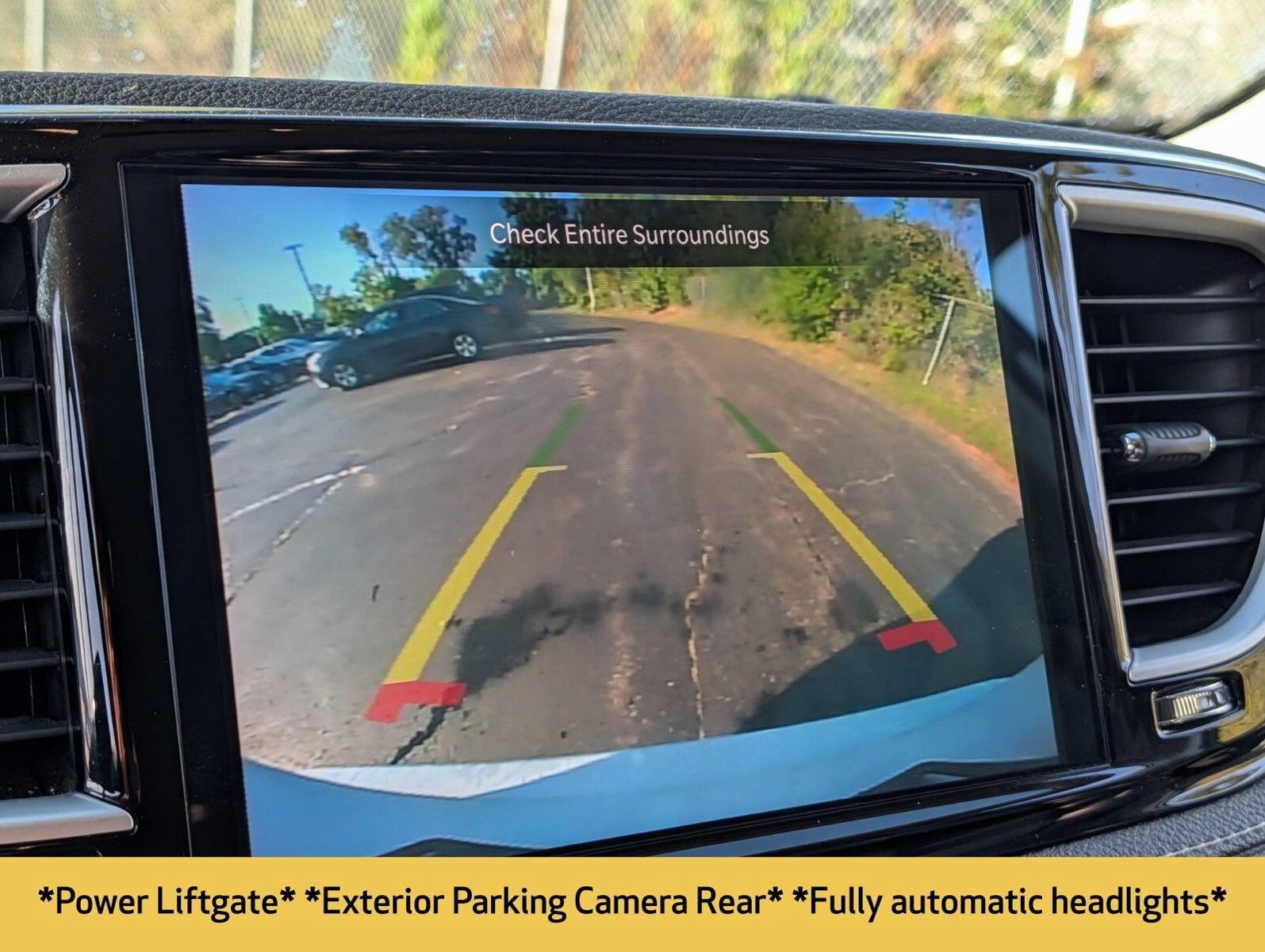 Used 2023 Chrysler Pacifica Touring-L FWD image 8