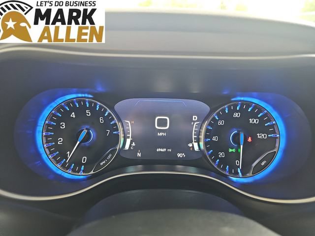 Used 2023 Chrysler Pacifica Touring-L FWD image 11