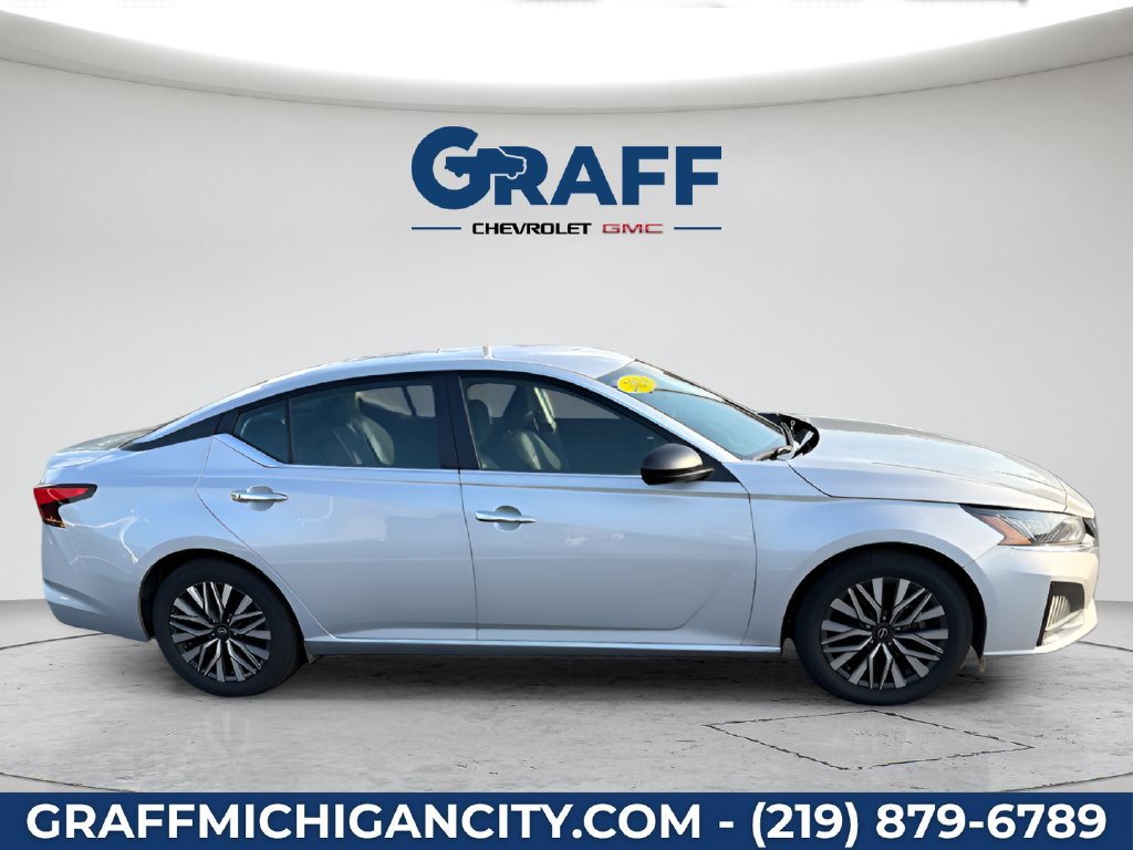 Used 2024 Nissan Altima 2.5 SV FWD image 7
