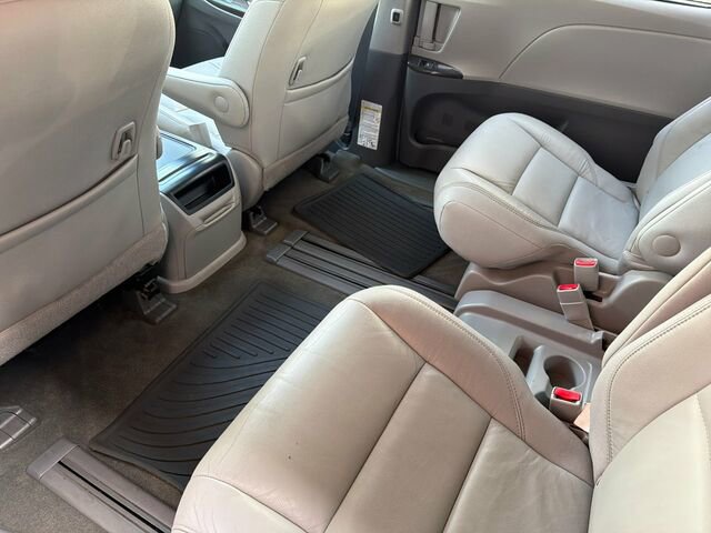 Used 2016 Toyota Sienna XLE 4D Passenger Van image 15