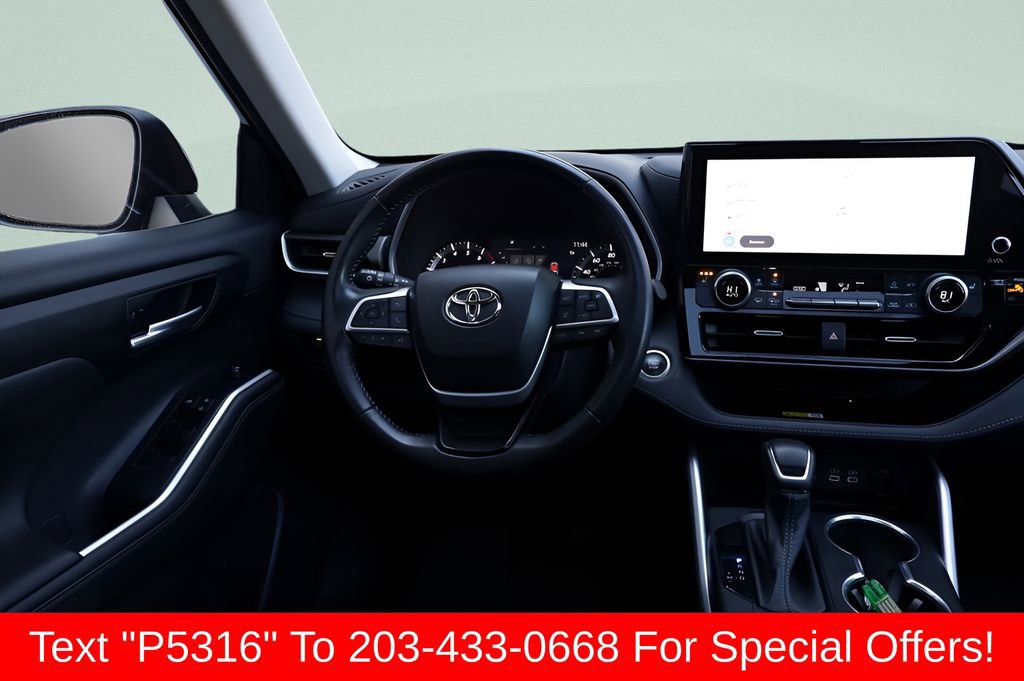 Used 2023 Toyota Highlander XLE AWD/4WD image 34