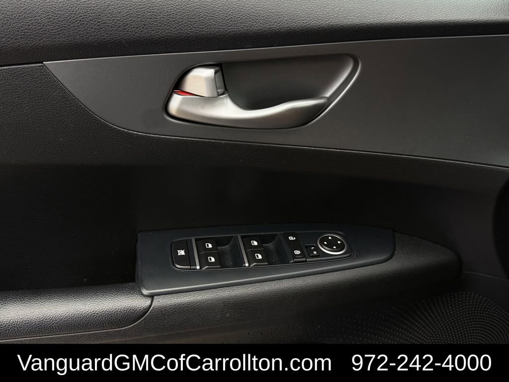 Used 2020 Kia Forte LXS FWD image 25