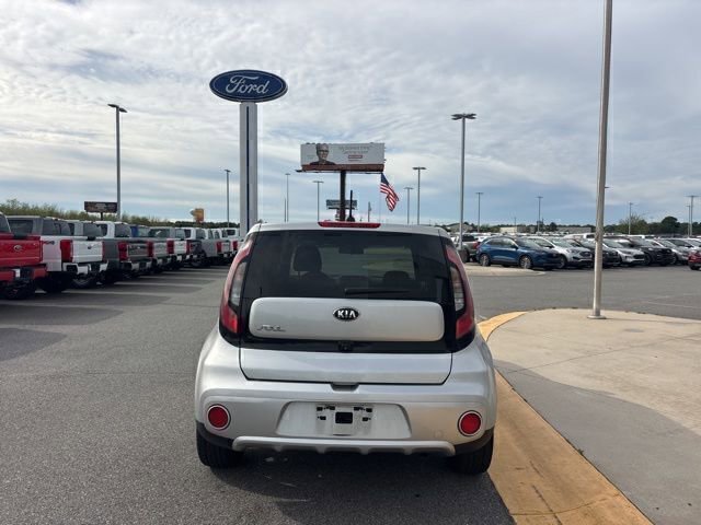 Used 2018 Kia Soul + image 4