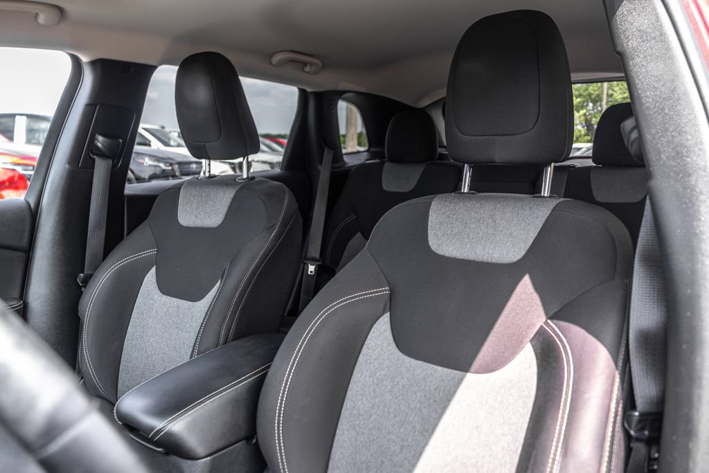 Used 2014 Jeep Cherokee Latitude FWD image 13