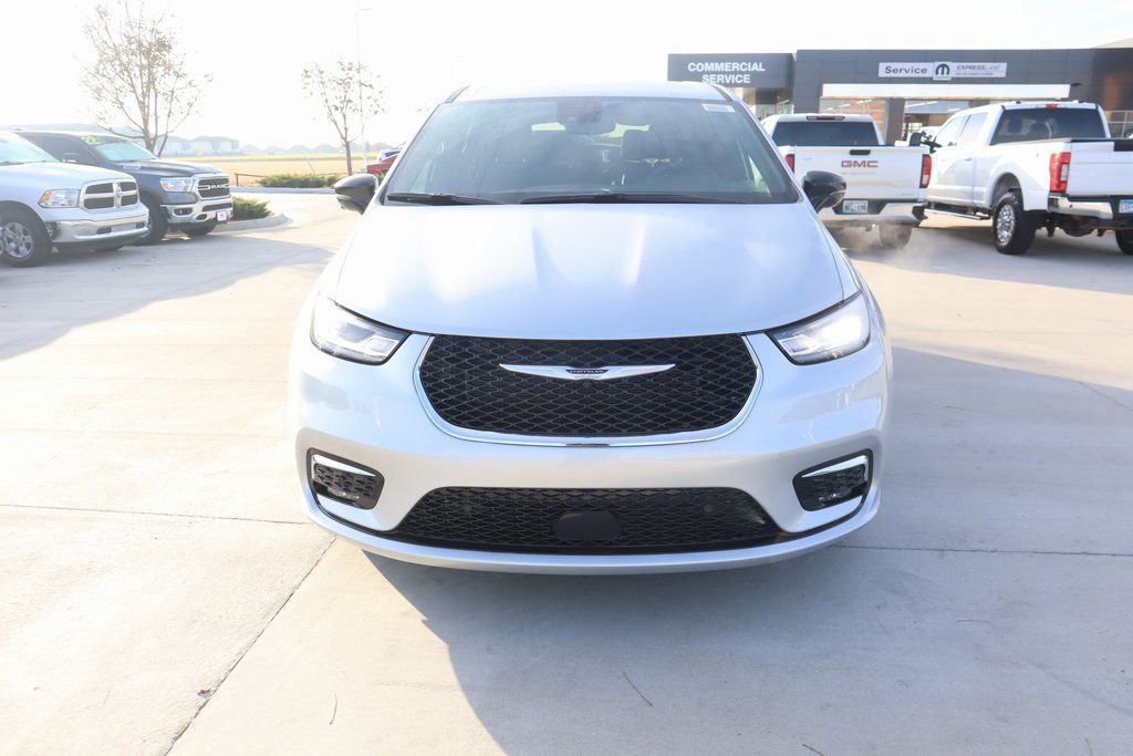 New 2026 Chrysler Pacifica Select image 9