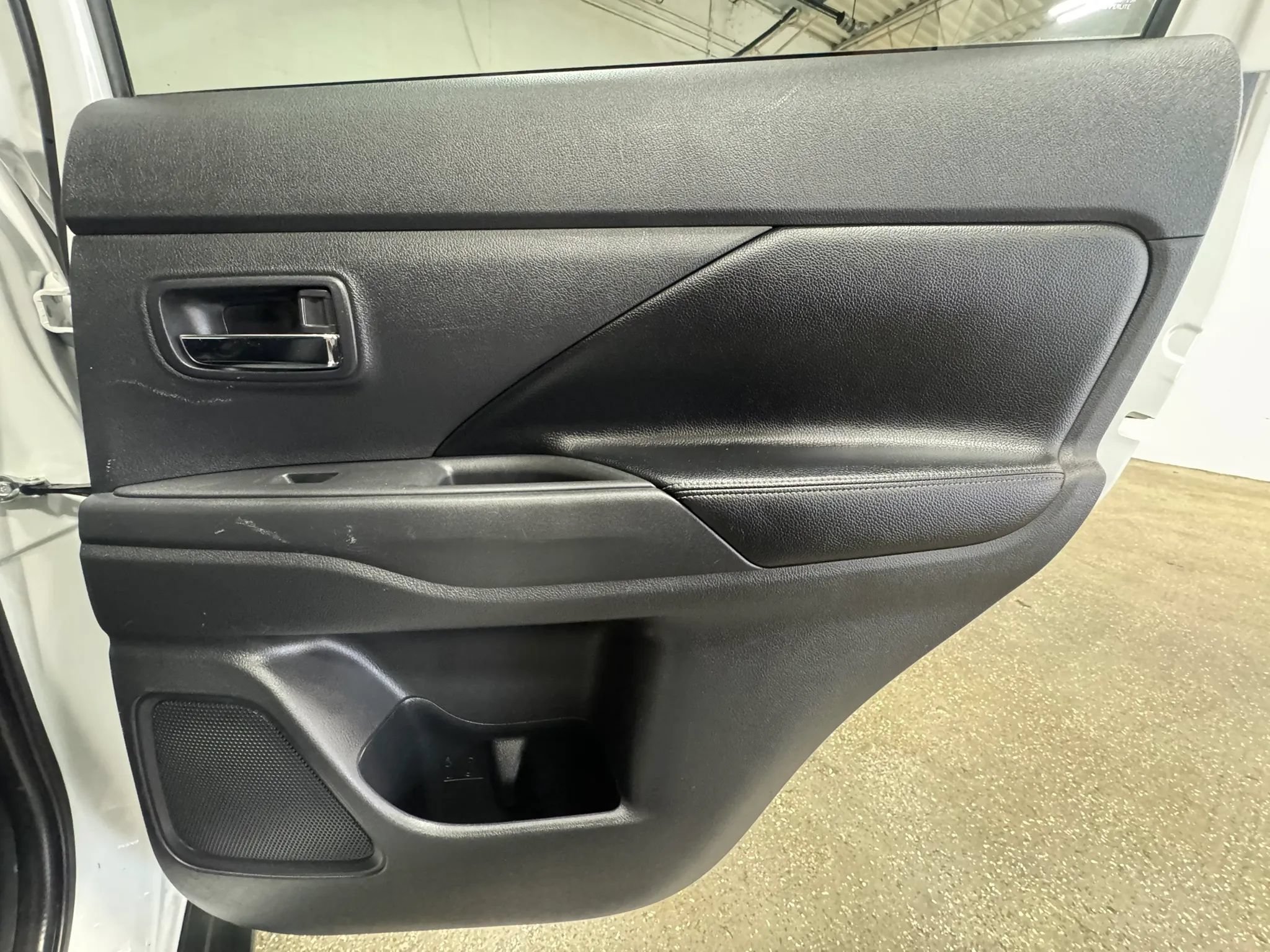 Used 2015 Mitsubishi Outlander SE FWD image 32