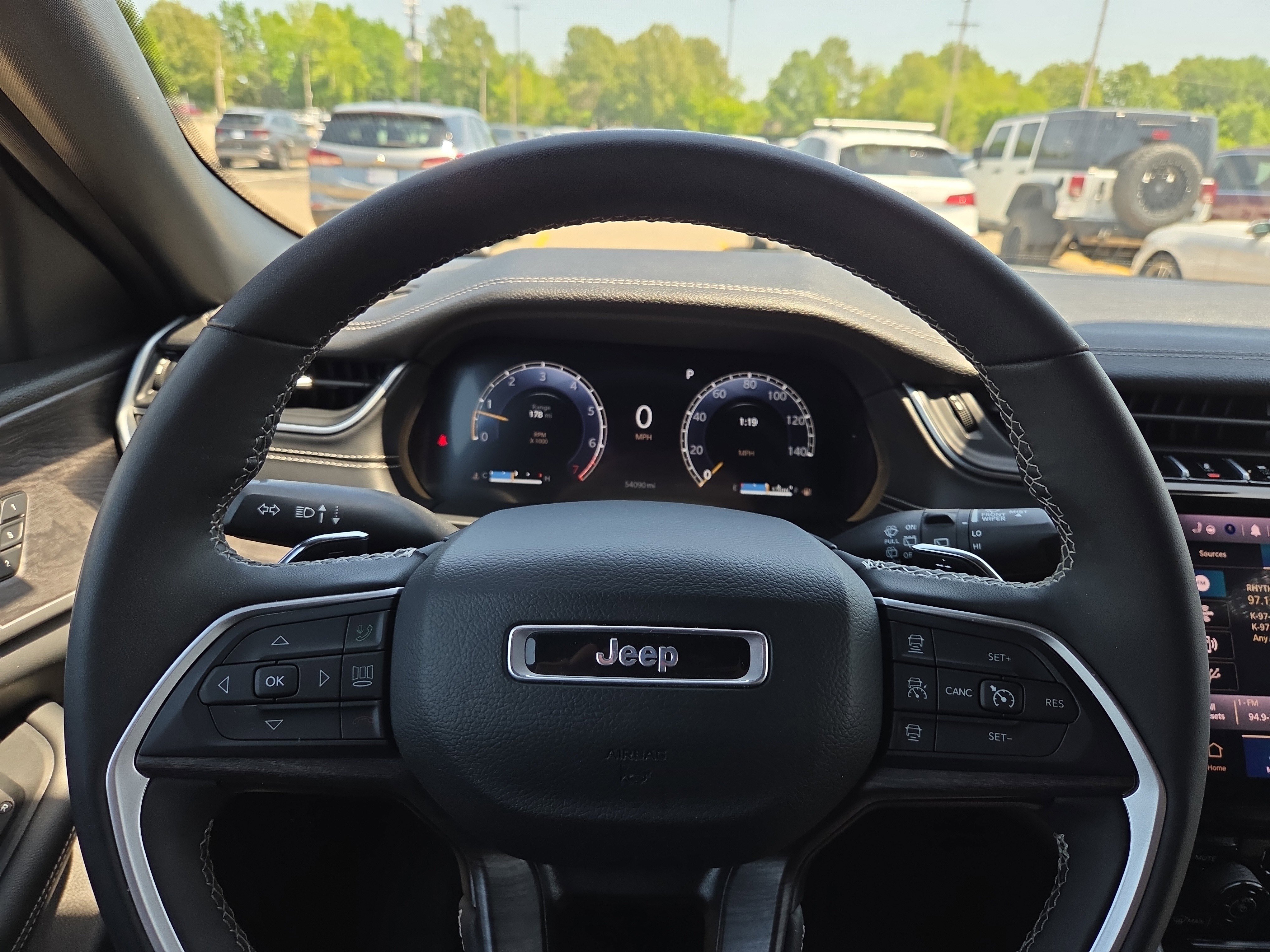 Used 2024 Jeep Grand Cherokee L Limited w/ Luxury Tech Group II image 11