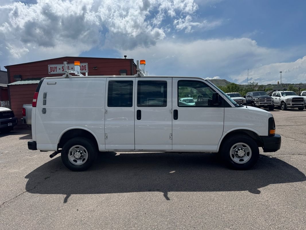 Used 2014 Chevrolet Express 2500 RWD image 2