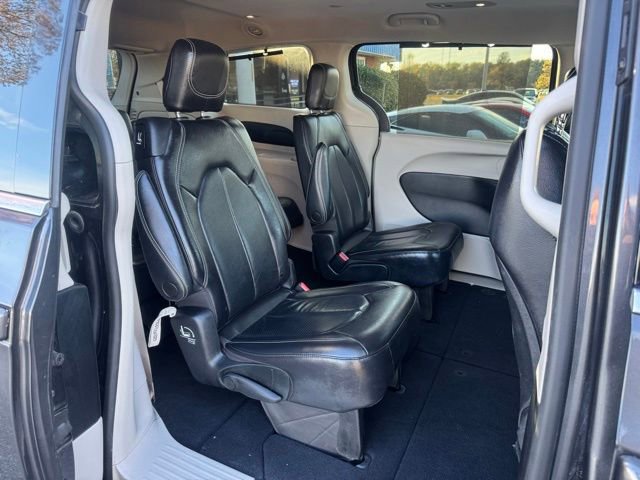 Used 2022 Chrysler Pacifica Touring-L FWD image 11