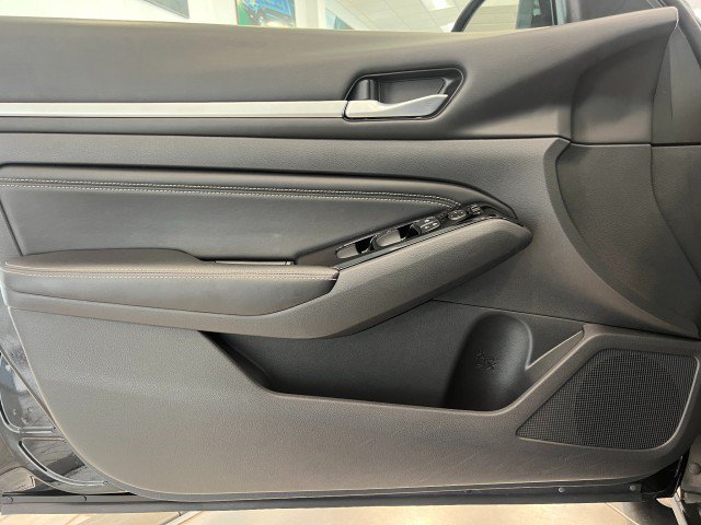 Used 2022 Nissan Altima 2.5 SV w/ SV Premium Package FWD image 12