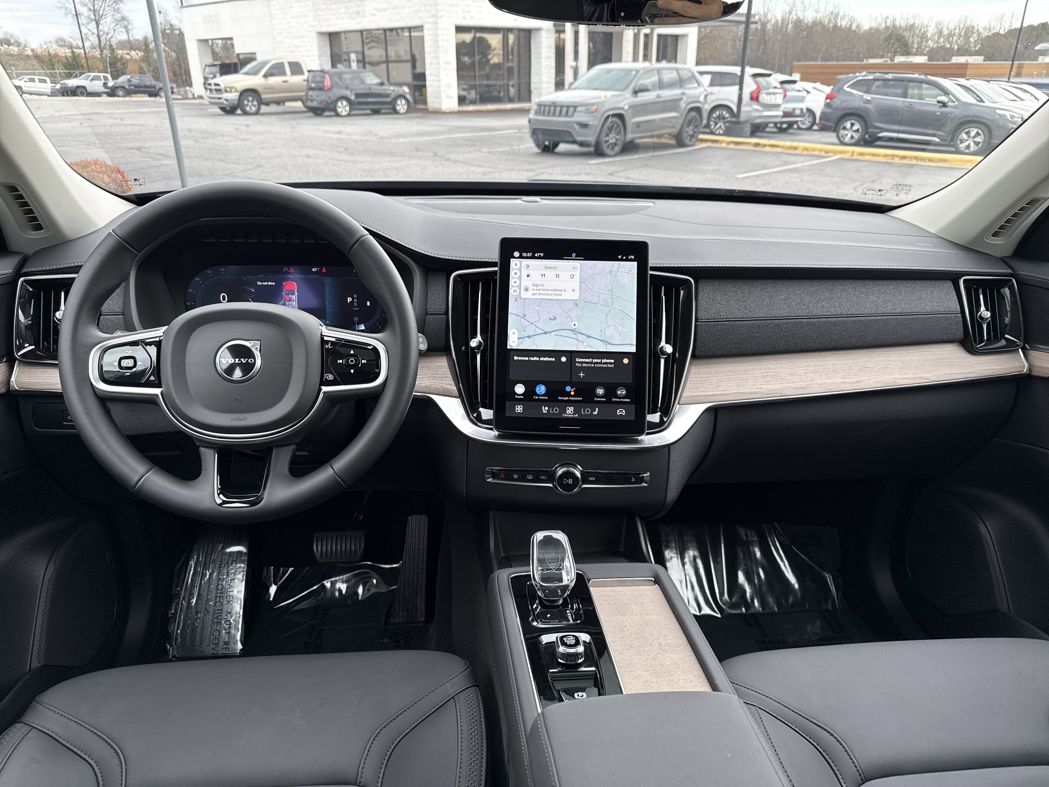 Used 2025 Volvo XC90 B6 Plus image 29