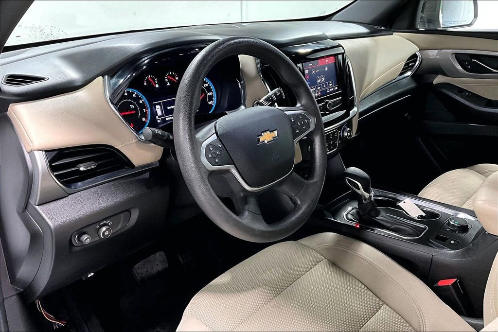 Used 2023 Chevrolet Traverse LS image 16