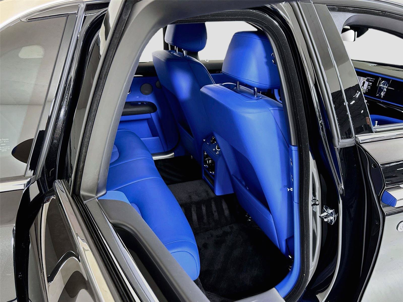 Used 2025 Rolls-Royce Ghost AWD/4WD image 32