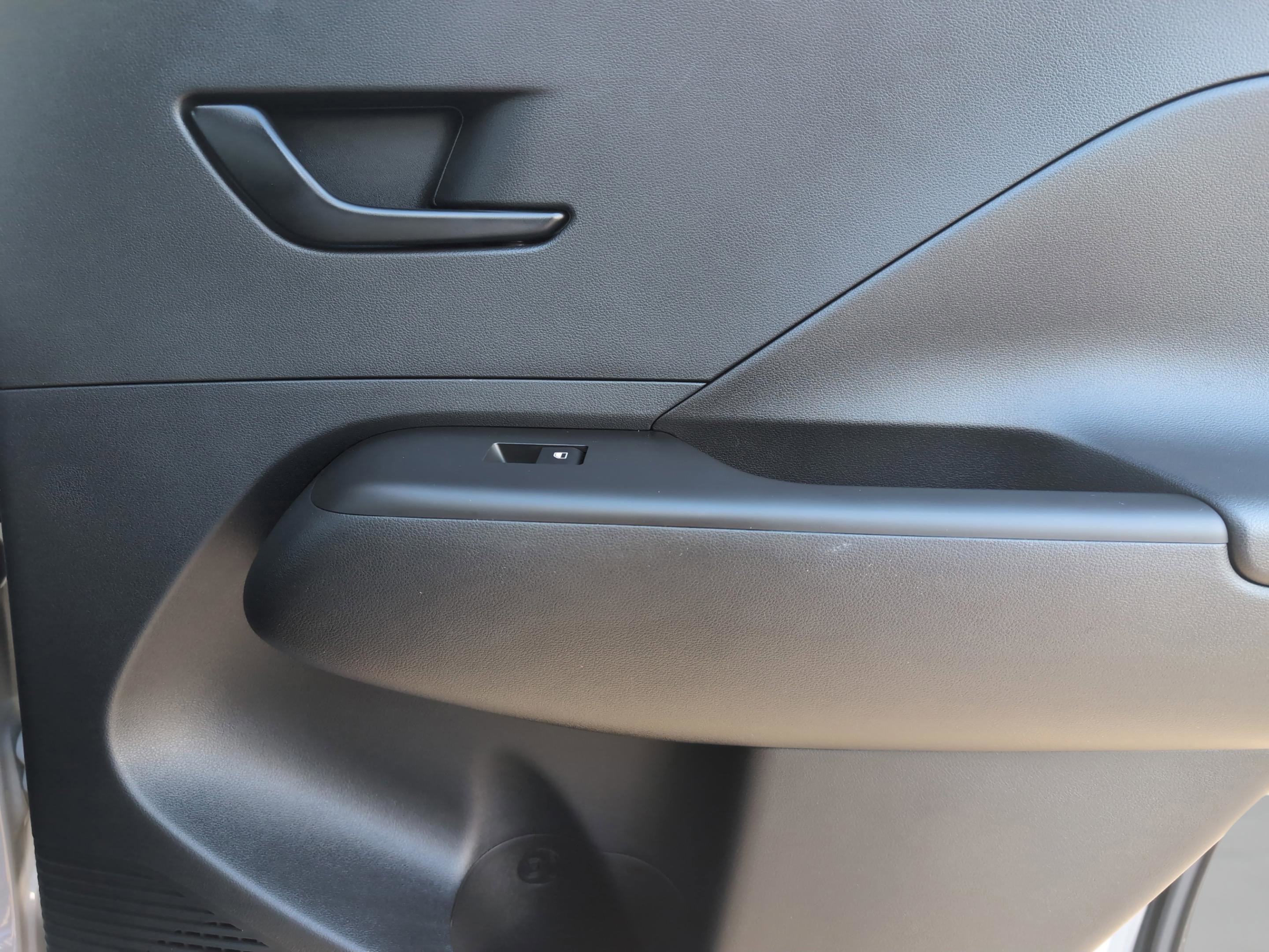 Used 2025 Hyundai Kona SEL image 26