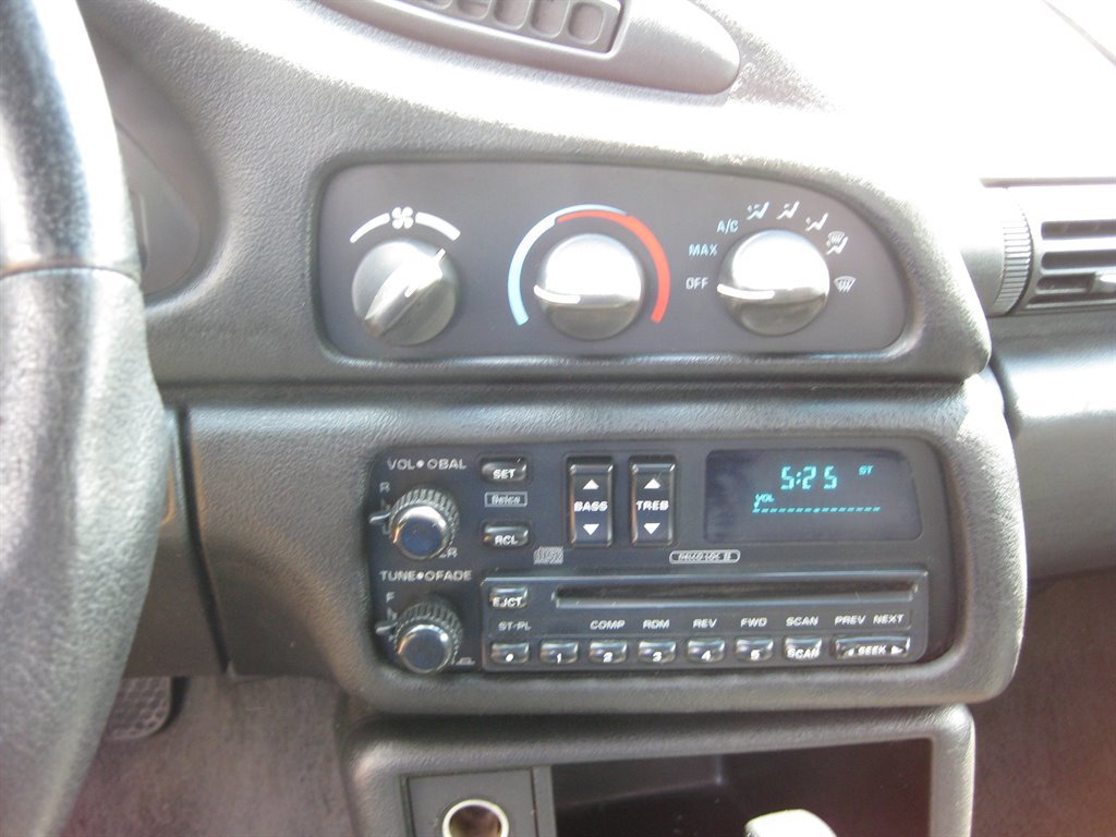Used 1996 Chevrolet Camaro LT RWD image 33