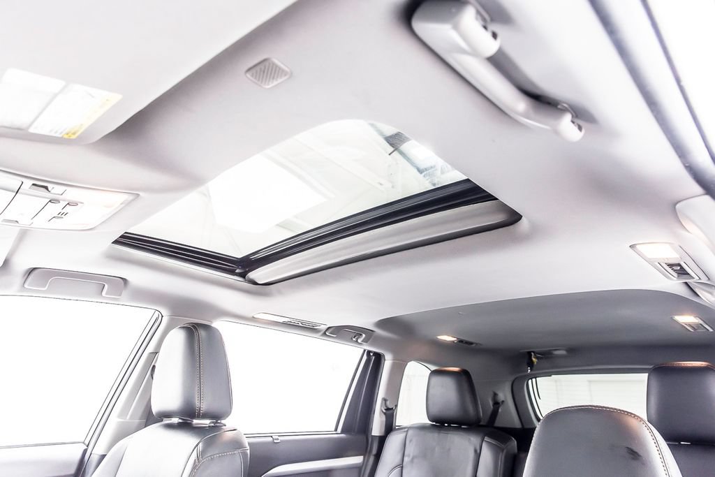 Used 2019 Toyota Highlander XLE AWD/4WD image 15