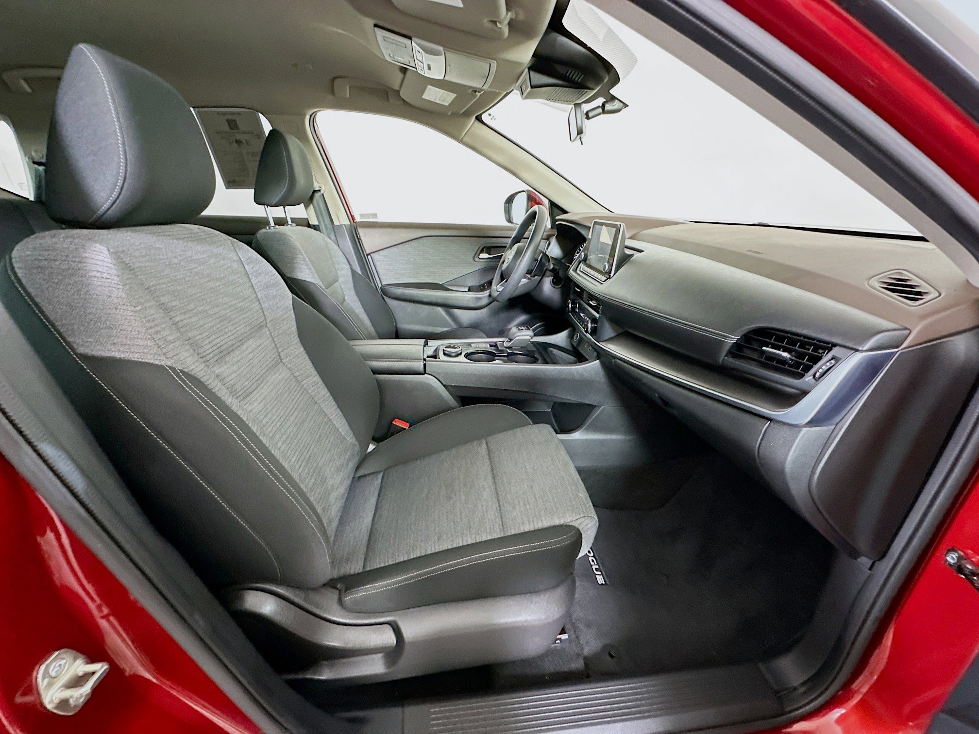 Used 2023 Nissan Rogue SV image 29