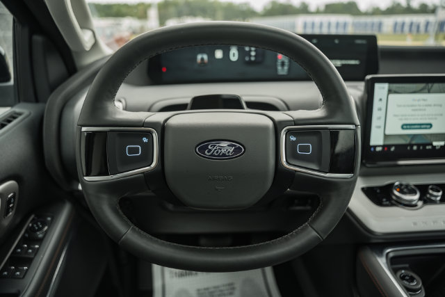 Used 2025 Ford Expedition Active AWD/4WD image 42