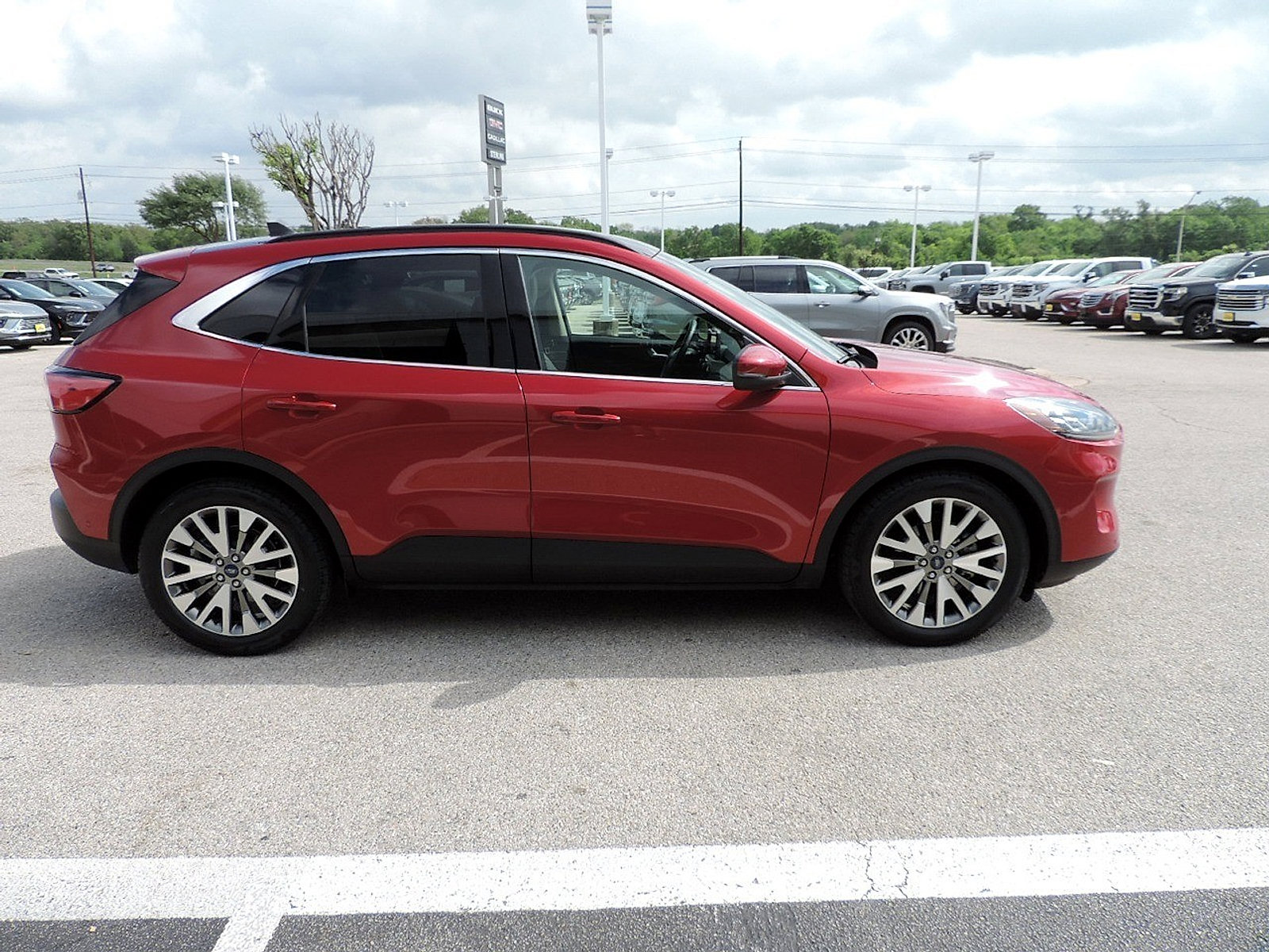 Used 2020 Ford Escape Titanium w/ Titanium Premium Package 2.0 image 4