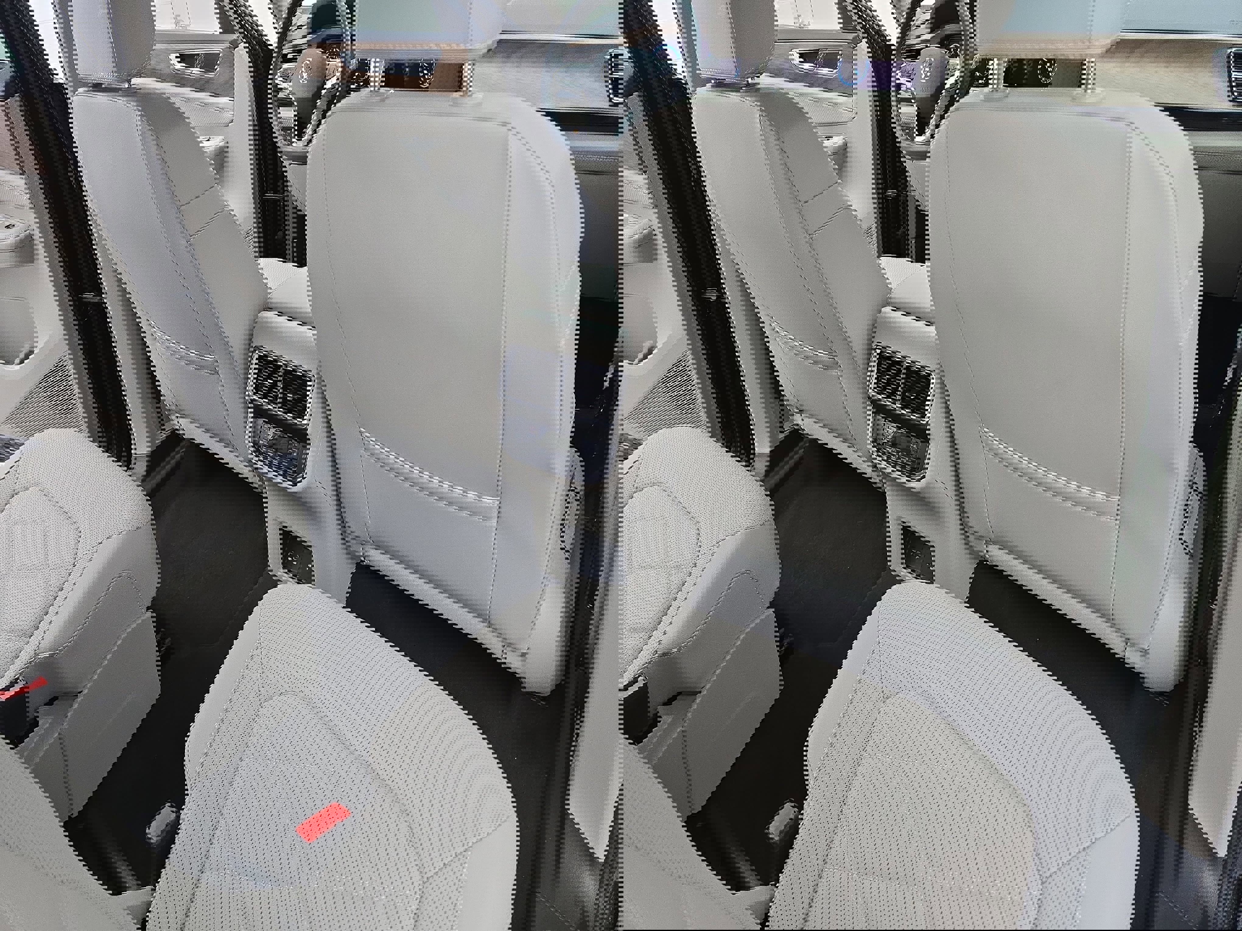 Used 2025 Volkswagen Atlas SE image 11