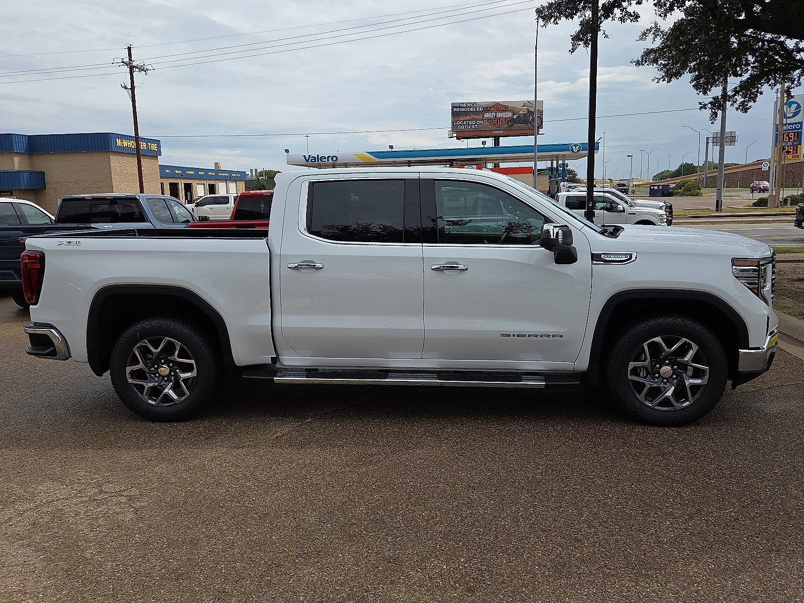 New 2026 GMC Sierra 1500 SLT image 4