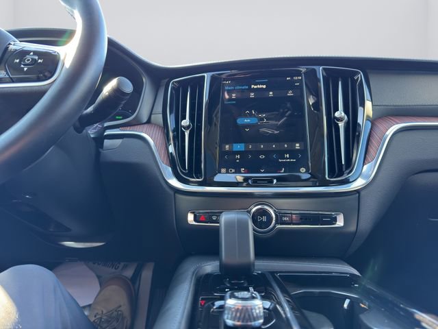 Used 2025 Volvo S60 T8 Ultra w/ Climate Package image 39