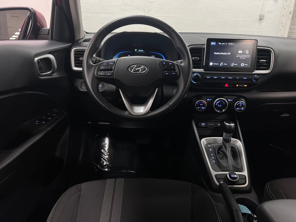 Used 2025 Hyundai Venue SEL FWD image 14