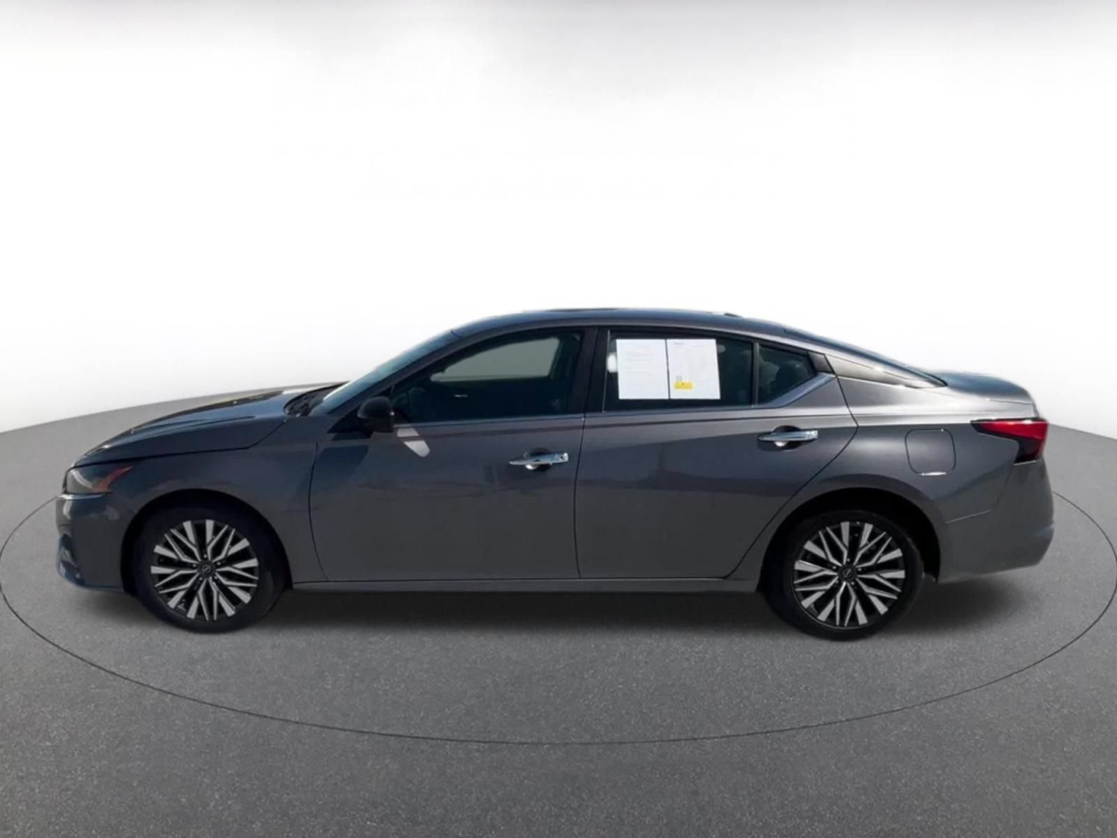 Used 2025 Nissan Altima 2.5 SV FWD image 7