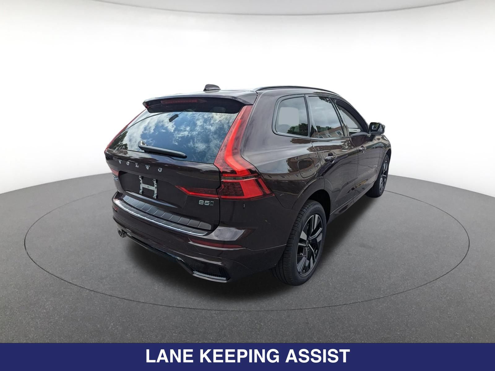New 2026 Volvo XC60 B5 Plus w/ Protection Package Premier AWD/4WD image 5
