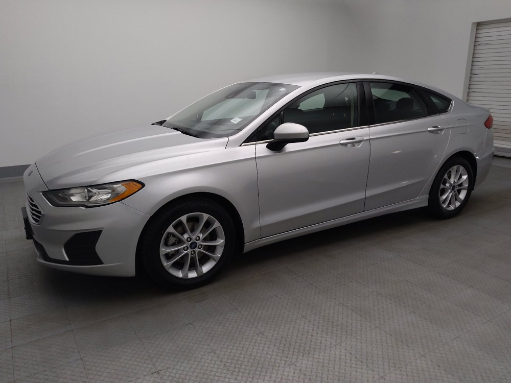 Used 2019 Ford Fusion SE FWD image 2