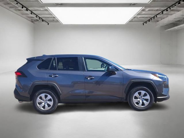 Used 2023 Toyota RAV4 LE AWD/4WD image 7