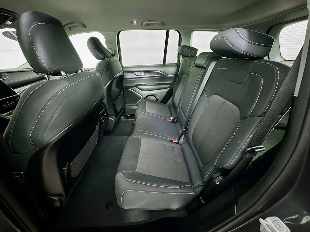 Certified 2022 Jeep Grand Cherokee Laredo w/ Luxury Tech Group I image 35