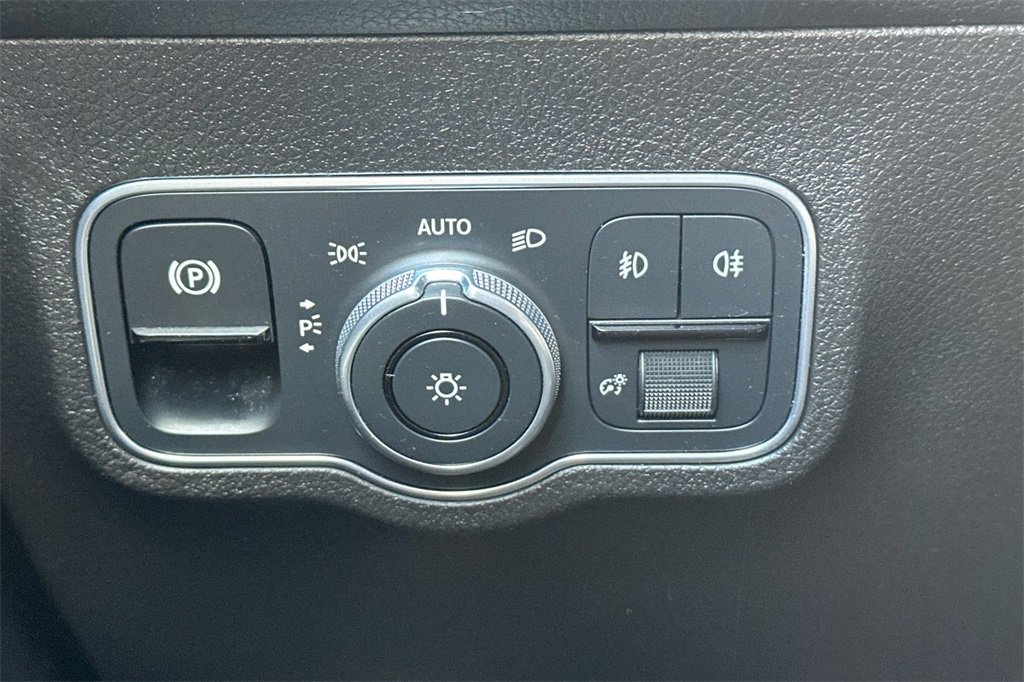 Used 2020 Mercedes-Benz GLB 250 GLB 250 image 33