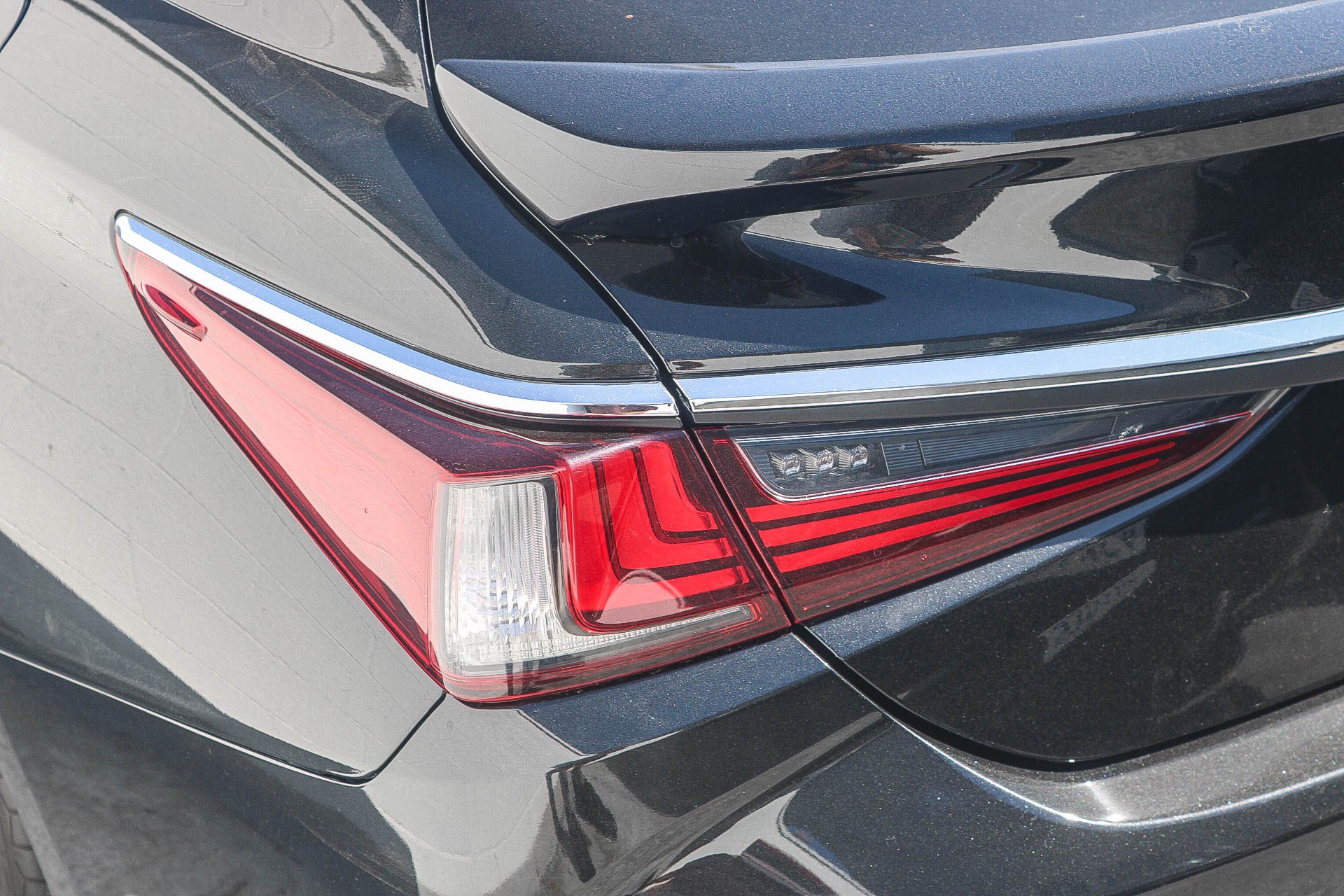 Used 2024 Lexus ES 300h w/ Premium Package FWD image 11