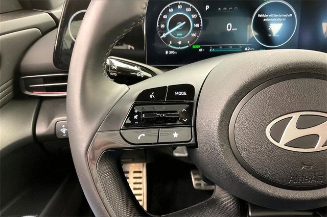 Used 2025 Hyundai Elantra SEL image 22