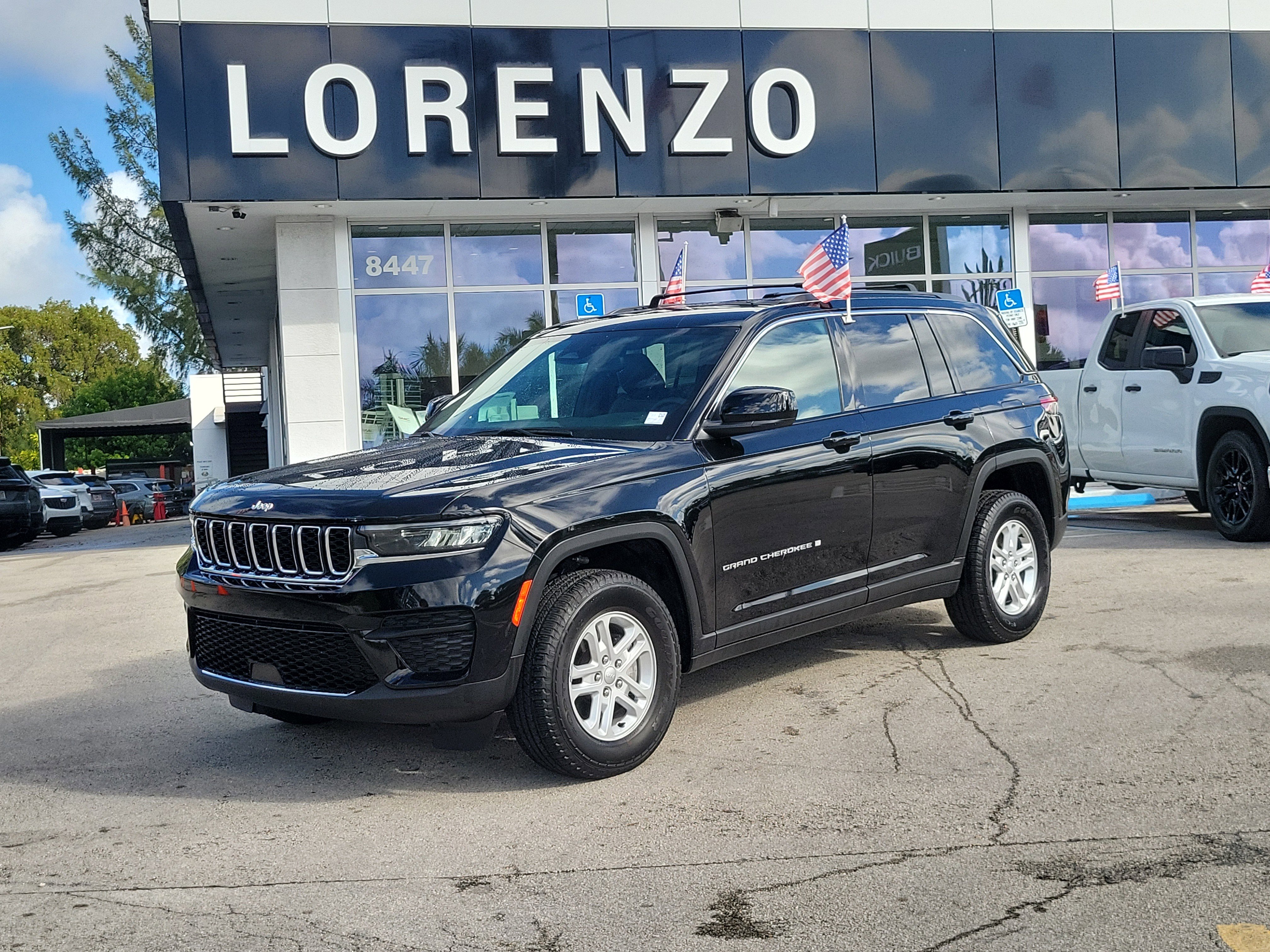 Used 2024 Jeep Grand Cherokee Laredo