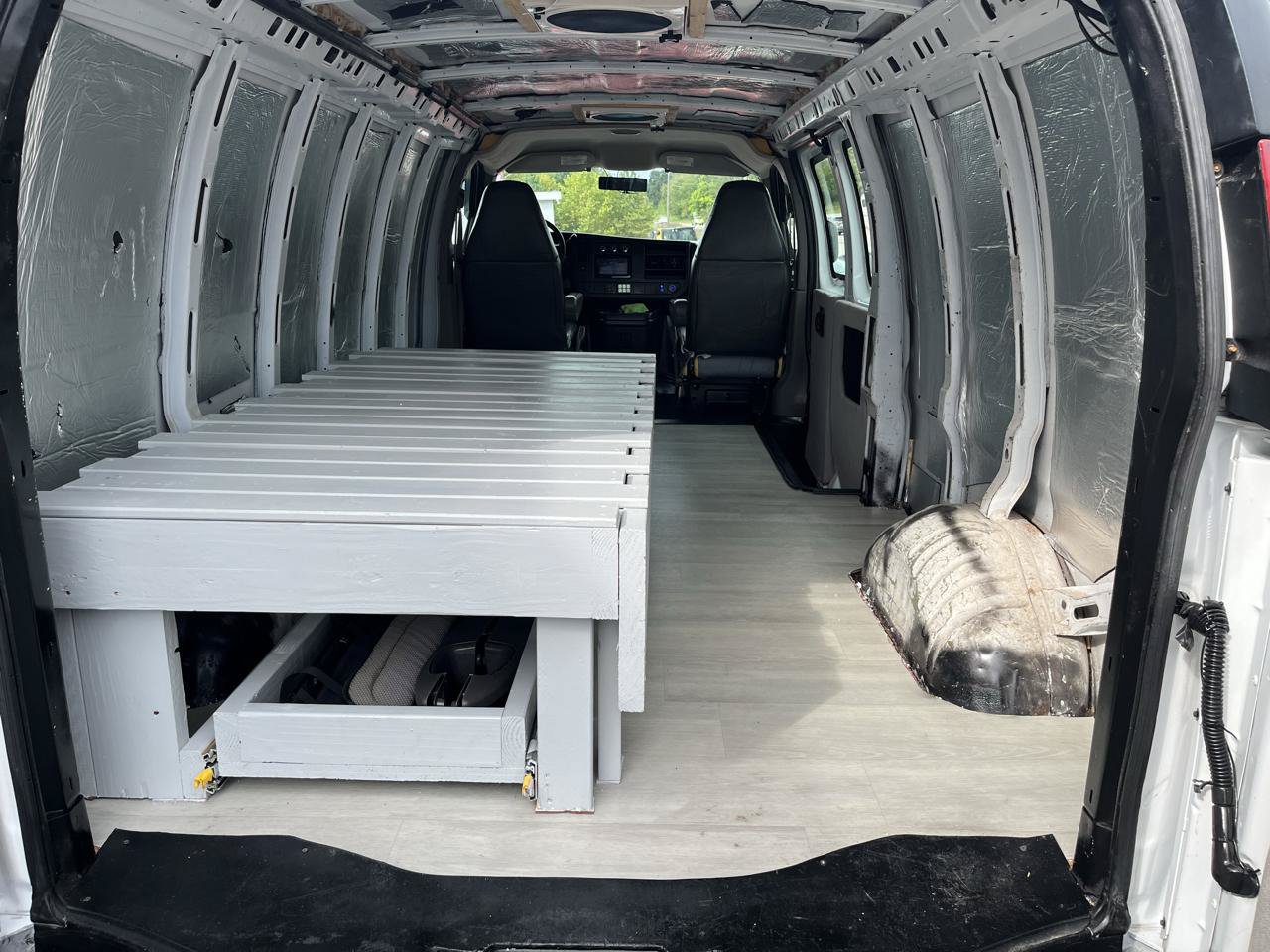 Used 2008 GMC Savana 3500 Extended RWD image 8