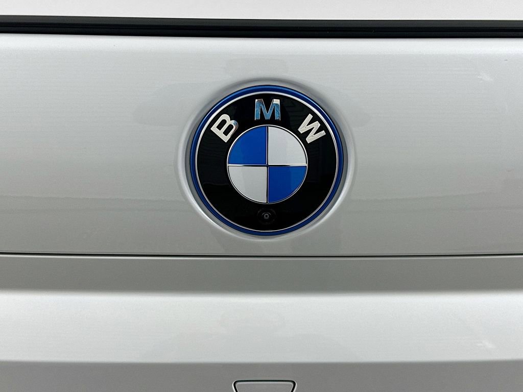 New 2026 BMW 750e xDrive w/ Executive Package image 22