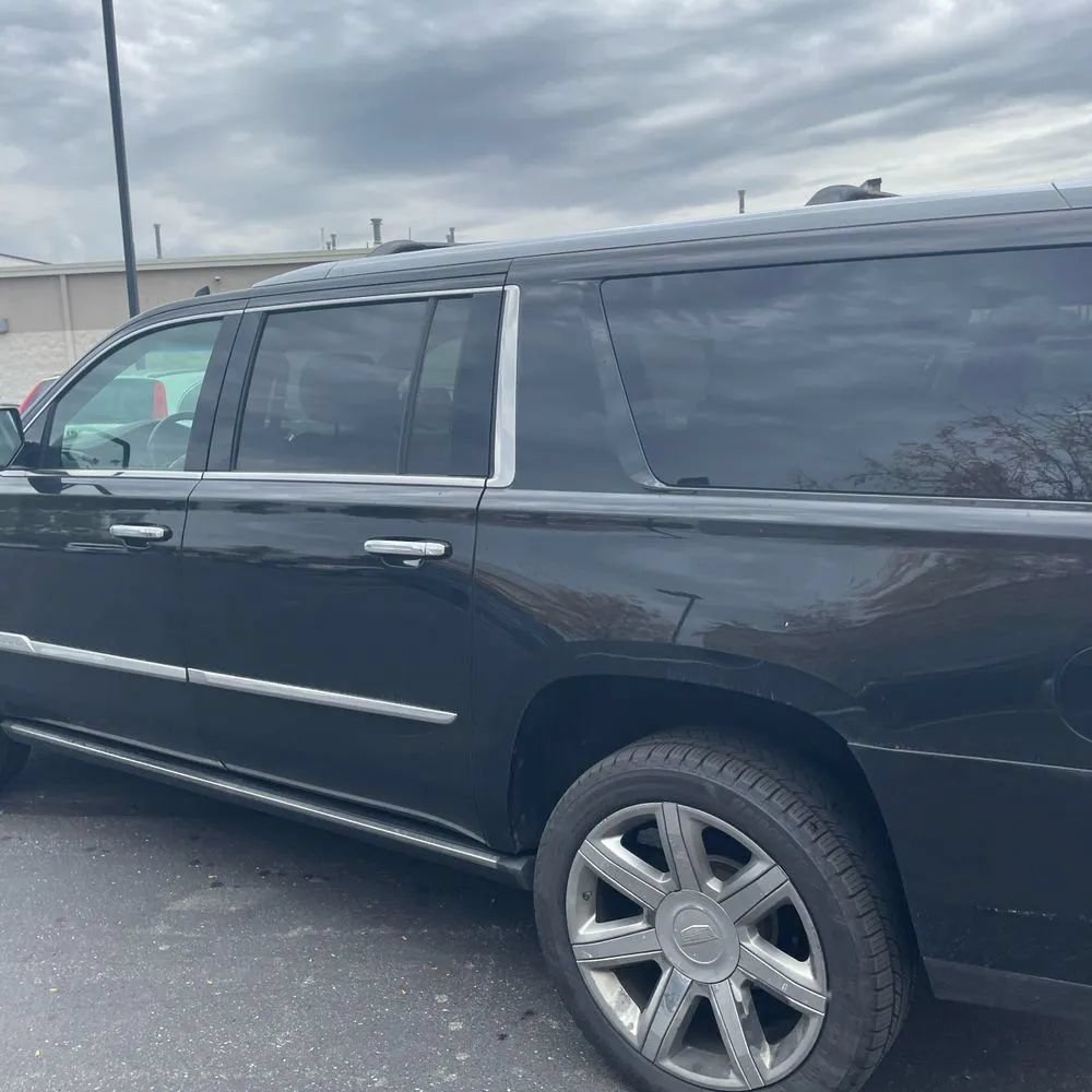 Used 2017 Cadillac Escalade ESV Premium Luxury AWD/4WD image 6
