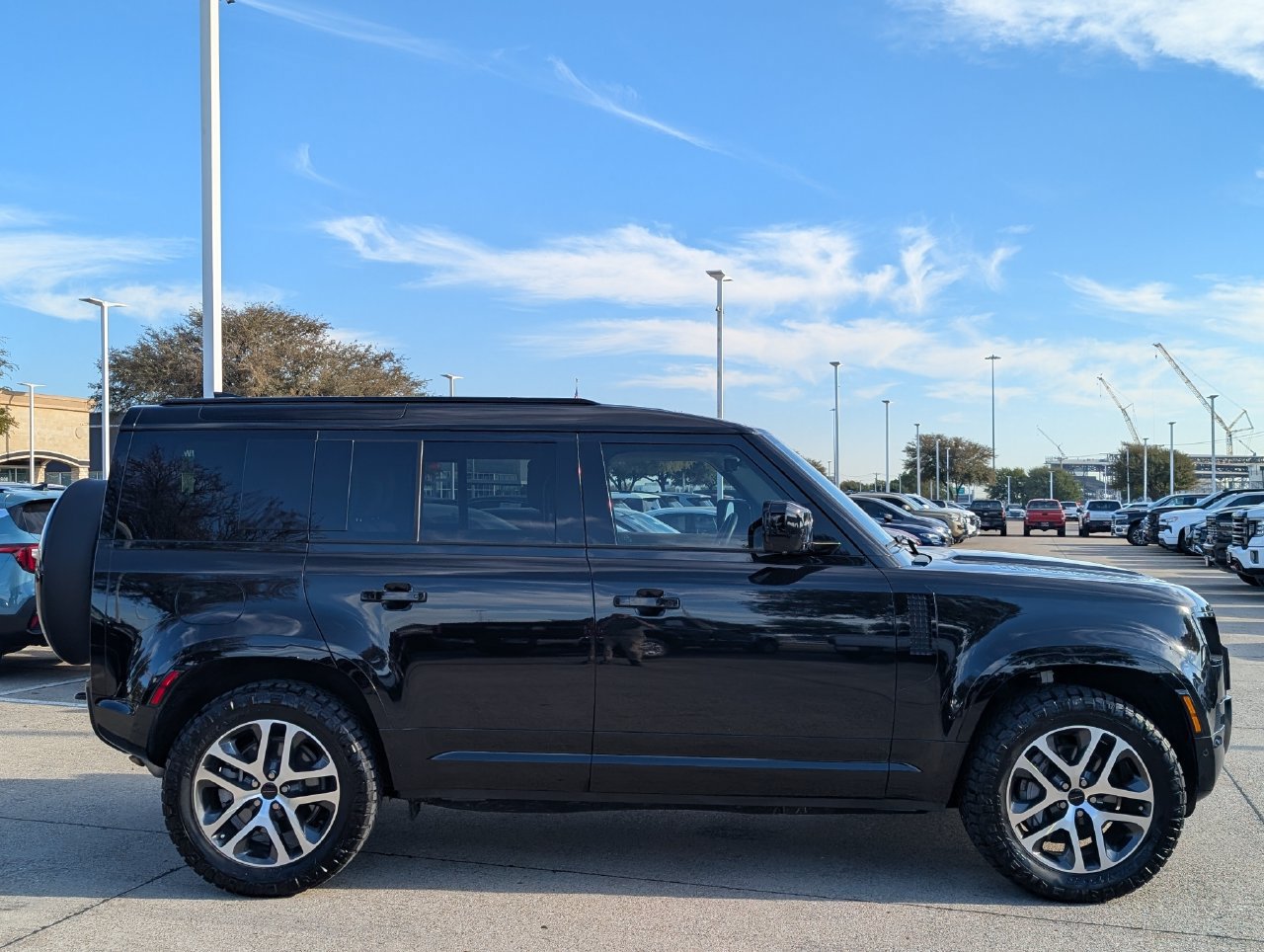 Used 2026 Land Rover Defender 110 X-Dynamic SE AWD/4WD image 3